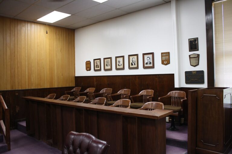 Appeals Judges Weigh Tennessee 25-Foot Police Buffer Law