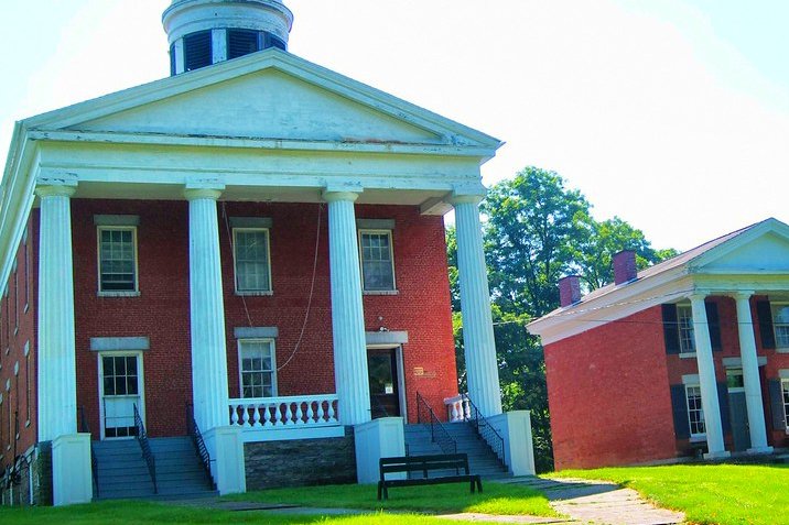 Stone courthouse columns and front steps in daylight